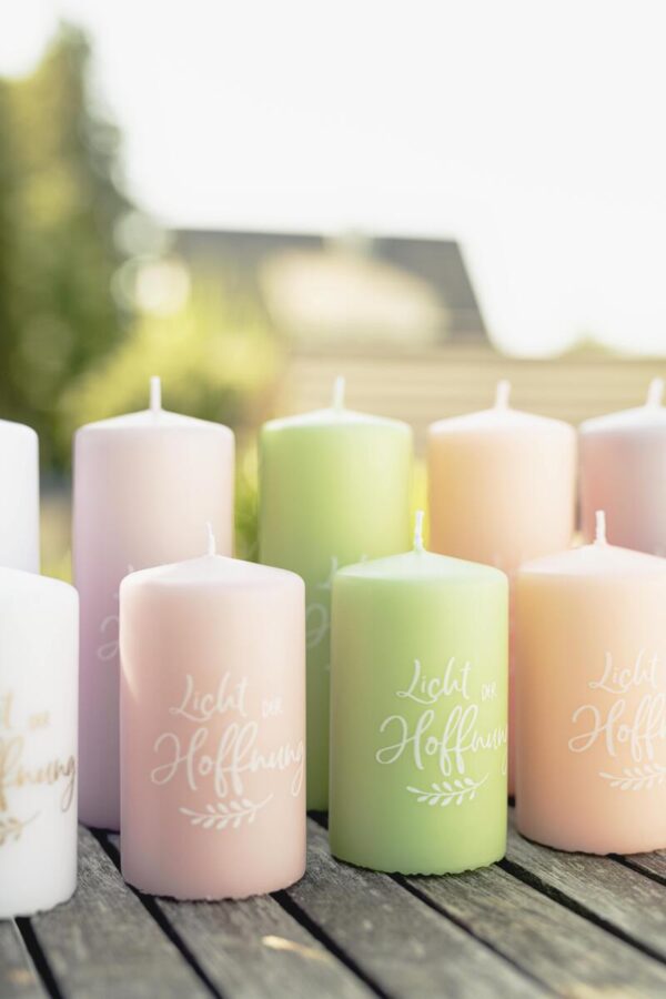 TRI9776 min 600x900 - 4 x Licht der Hoffnung als Safe Candle Größe 100x60 mm im Pastell Mix