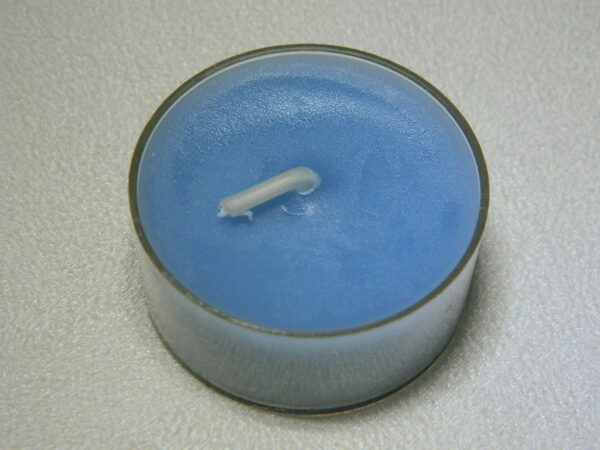 dscn1294 600x450 - 144 x farbige Teelichter im durchsichtigen Acrylcup, verpackt im Umkarton